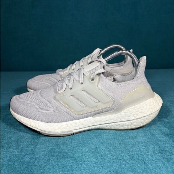Size 7.5 - Women’s Adidas Ultraboost 22 Gray shoes - Picture 1 of 9